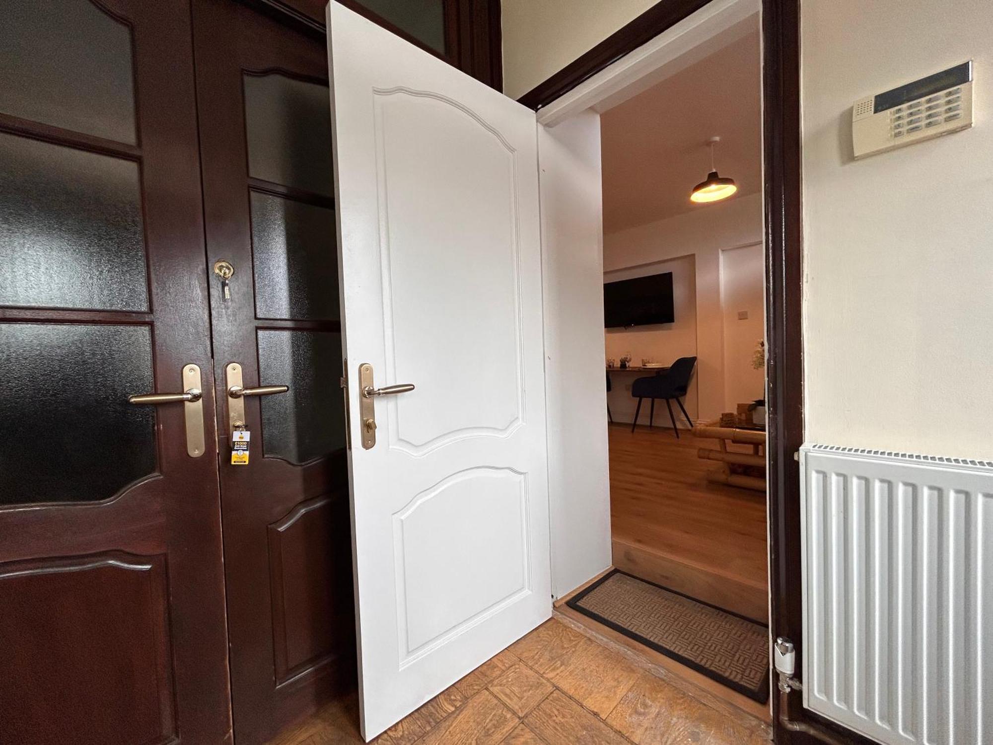 Private 2 Bed Guest House - Van Parking, M25 & A1 Connections 포터스바 외부 사진