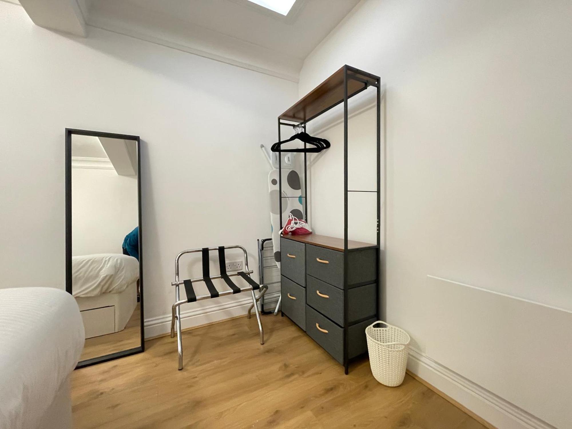 Private 2 Bed Guest House - Van Parking, M25 & A1 Connections 포터스바 외부 사진