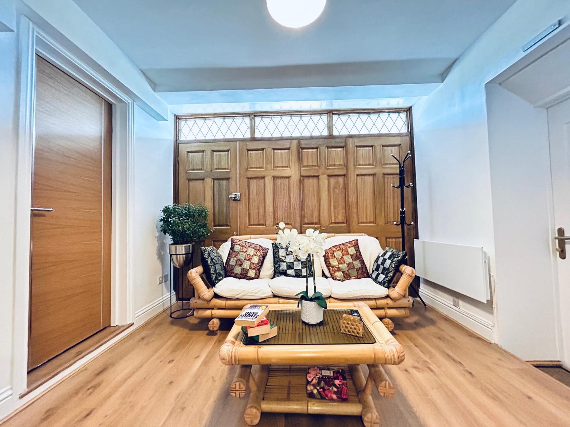 Private 2 Bed Guest House - Van Parking, M25 & A1 Connections 포터스바 외부 사진