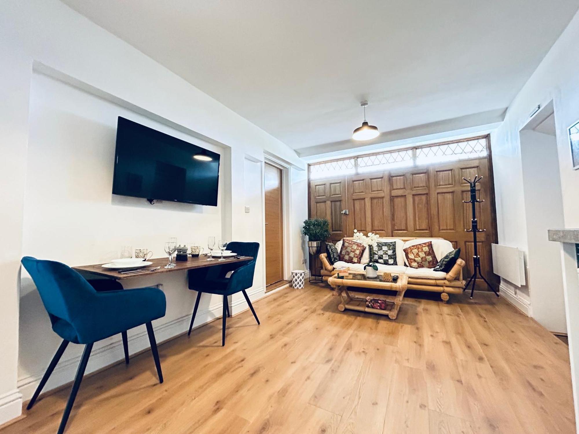 Private 2 Bed Guest House - Van Parking, M25 & A1 Connections 포터스바 외부 사진