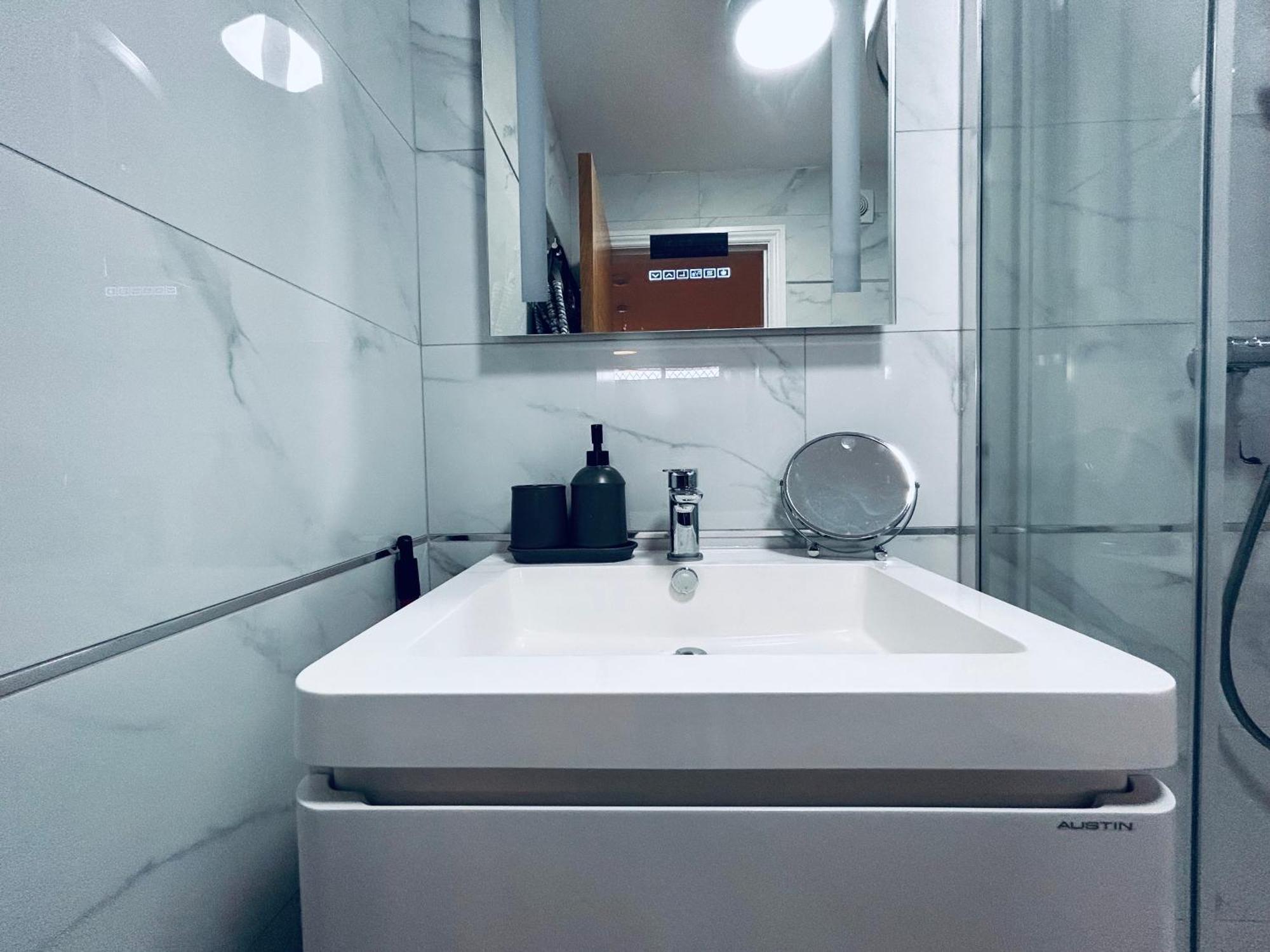 Private 2 Bed Guest House - Van Parking, M25 & A1 Connections 포터스바 외부 사진